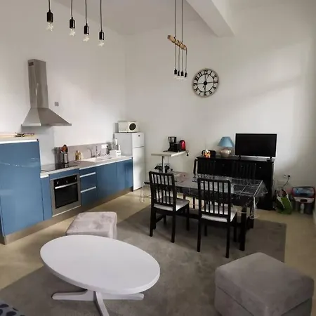 T3 * * * + Piscine アパート